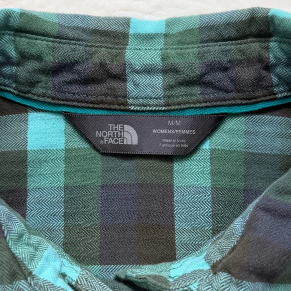 The North Face Women’s Fitted Plaid Cotton Roll-Tab Button Down Shirt - Picture 9 of 16